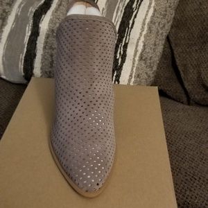 Women's booties shoe